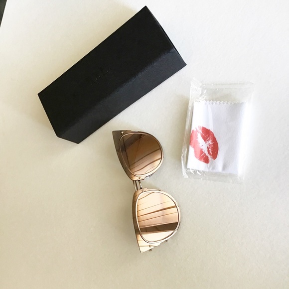 Demi Lovato Cat Eye Sunglass - Picture 6 of 7